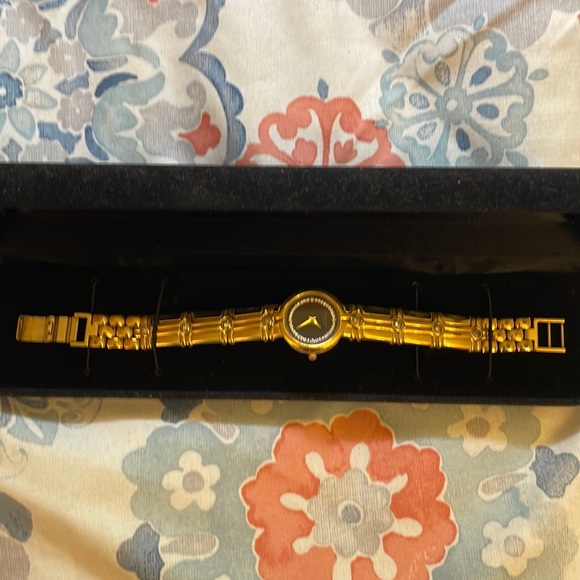 Authentic Raymon Weil 18k gold plated women’s watch with Diamondique detail. - Picture 1 of 4